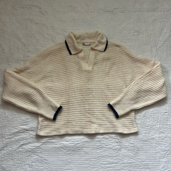 SO Sweaters - SO Cream V-Neck Sweater with Navy Trim Size Large